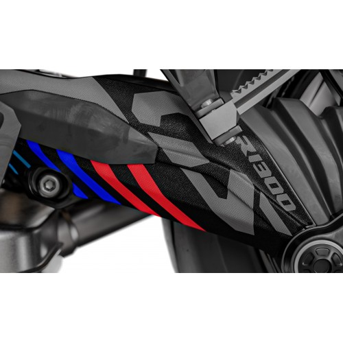 ADHESIVO  PROTECCIÓN CARDAN BMW GS 1300 NEGRO/ROJO/AZUL